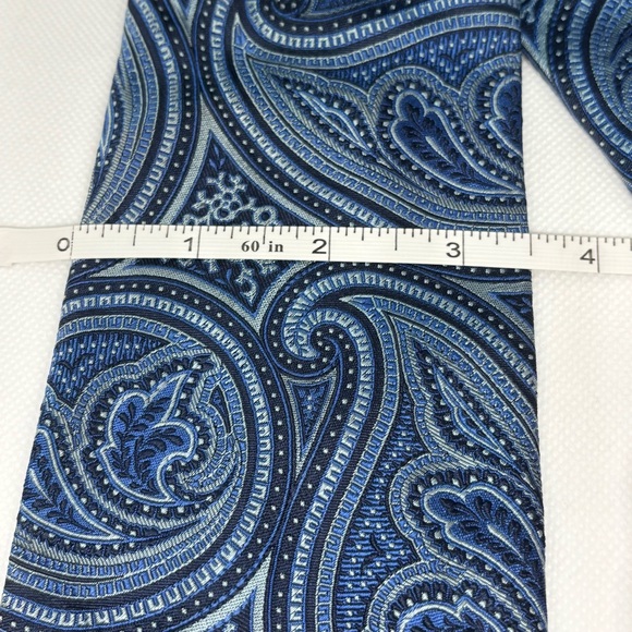 Banana Republic blue paisley tie 100% silk - Picture 6 of 6